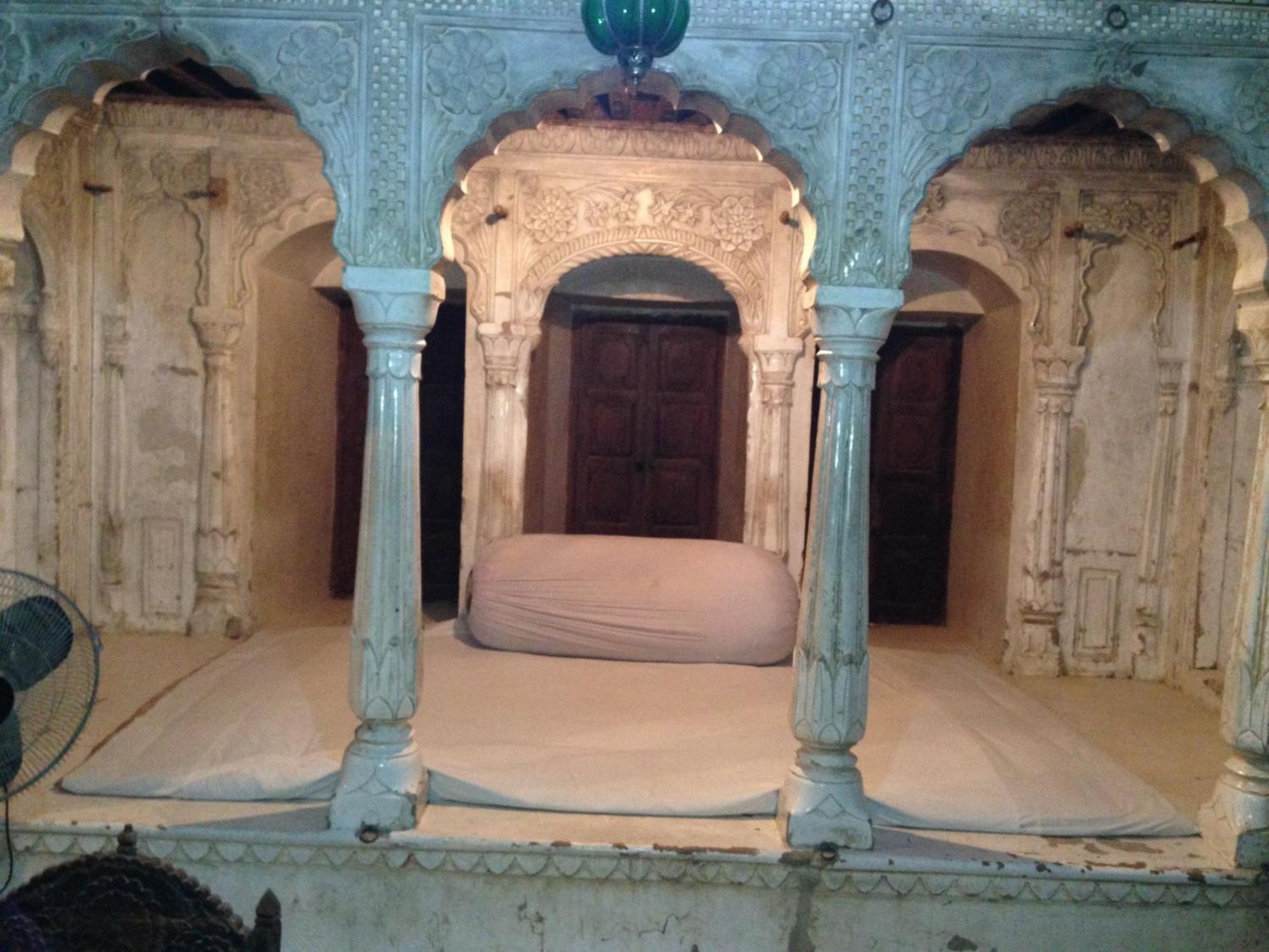 Narayan Niwas Castle Ramgarh Shekhawati Quarto foto